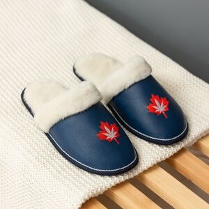 Dark blue leather men’s slippers “Maple Leaf”